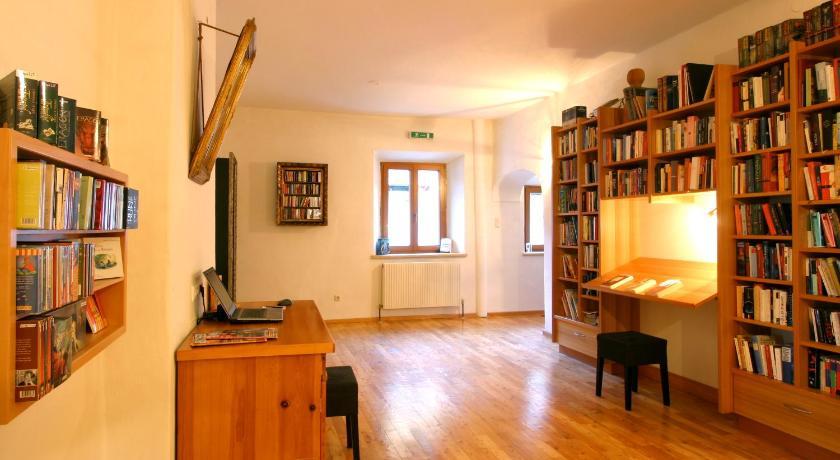 Spiele- Und Buchhotel Tschitscher Nikolsdorf Dış mekan fotoğraf