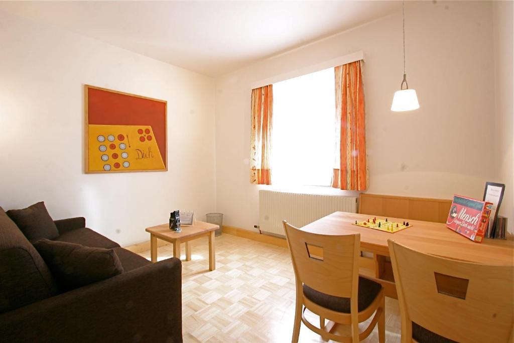 Spiele- Und Buchhotel Tschitscher Nikolsdorf Oda fotoğraf