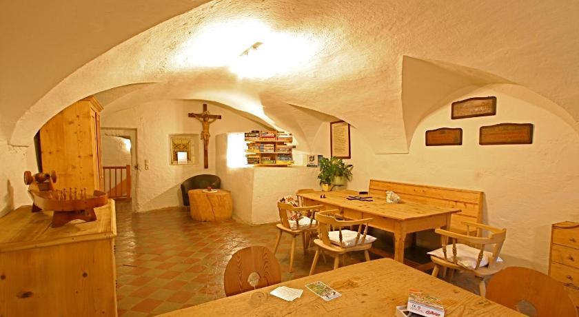 Spiele- Und Buchhotel Tschitscher Nikolsdorf Dış mekan fotoğraf