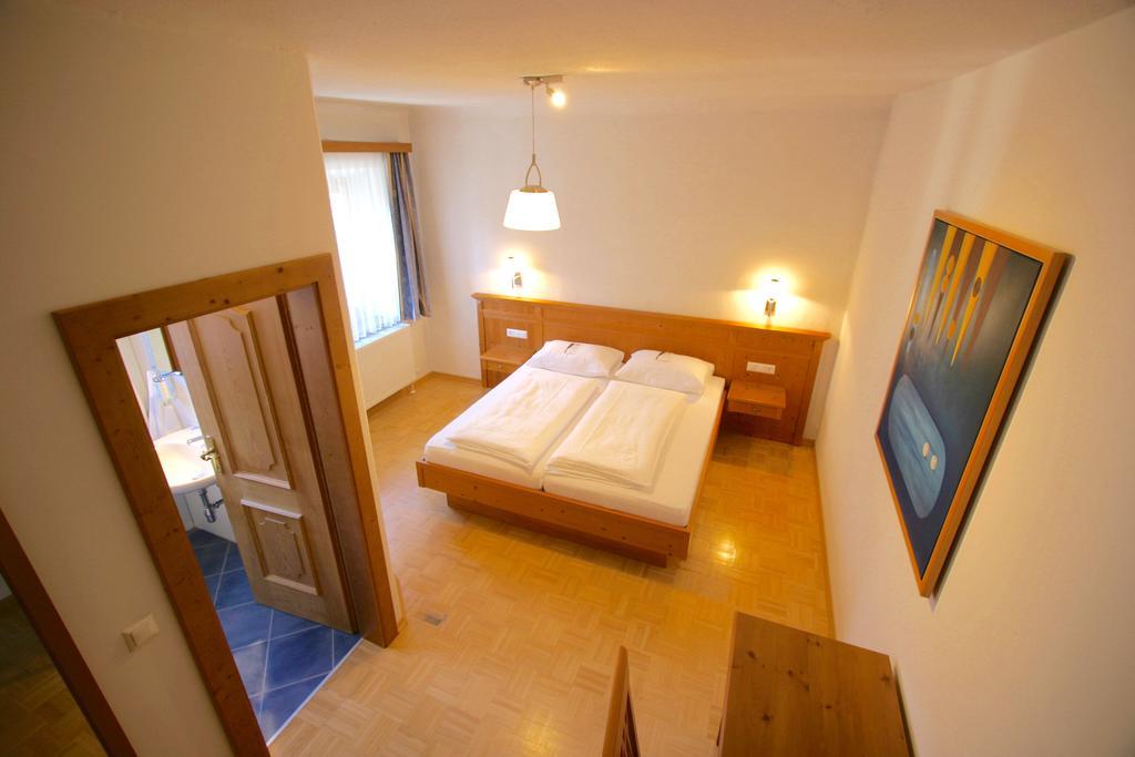 Spiele- Und Buchhotel Tschitscher Nikolsdorf Dış mekan fotoğraf