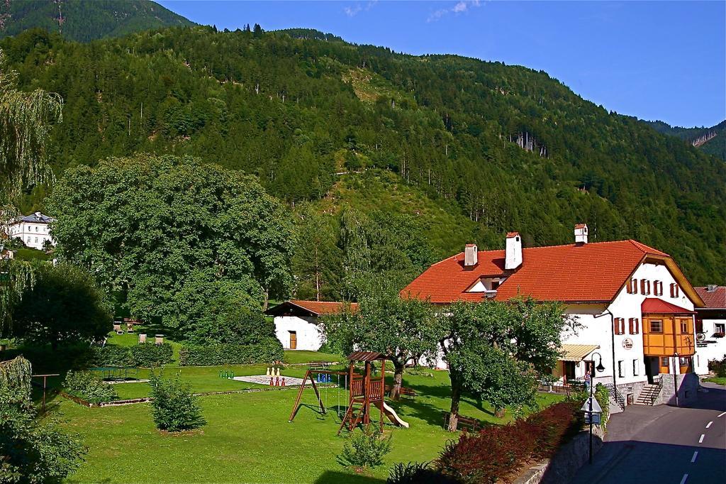 Spiele- Und Buchhotel Tschitscher Nikolsdorf Dış mekan fotoğraf