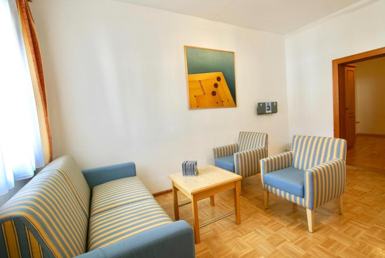 Spiele- Und Buchhotel Tschitscher Nikolsdorf Dış mekan fotoğraf