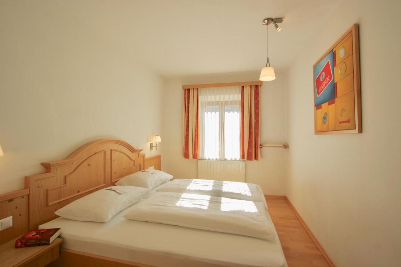 Spiele- Und Buchhotel Tschitscher Nikolsdorf Dış mekan fotoğraf